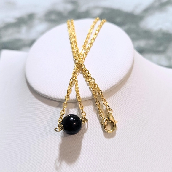 Minimalist Gold Chain Necklace with Obsidian Bead - Picture 5 of 8